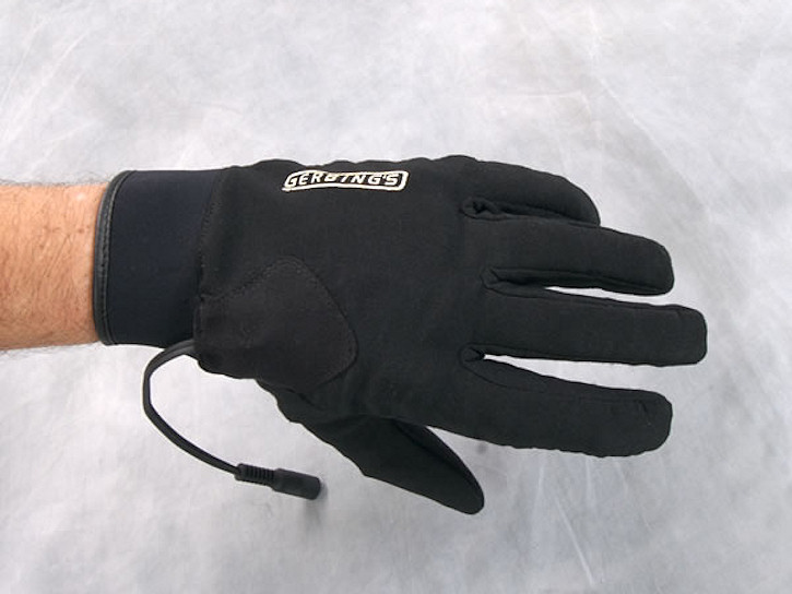 verkoper man kunstmest 12 Volt verwarmde Handschoenen van Gerbing op hengelspullen